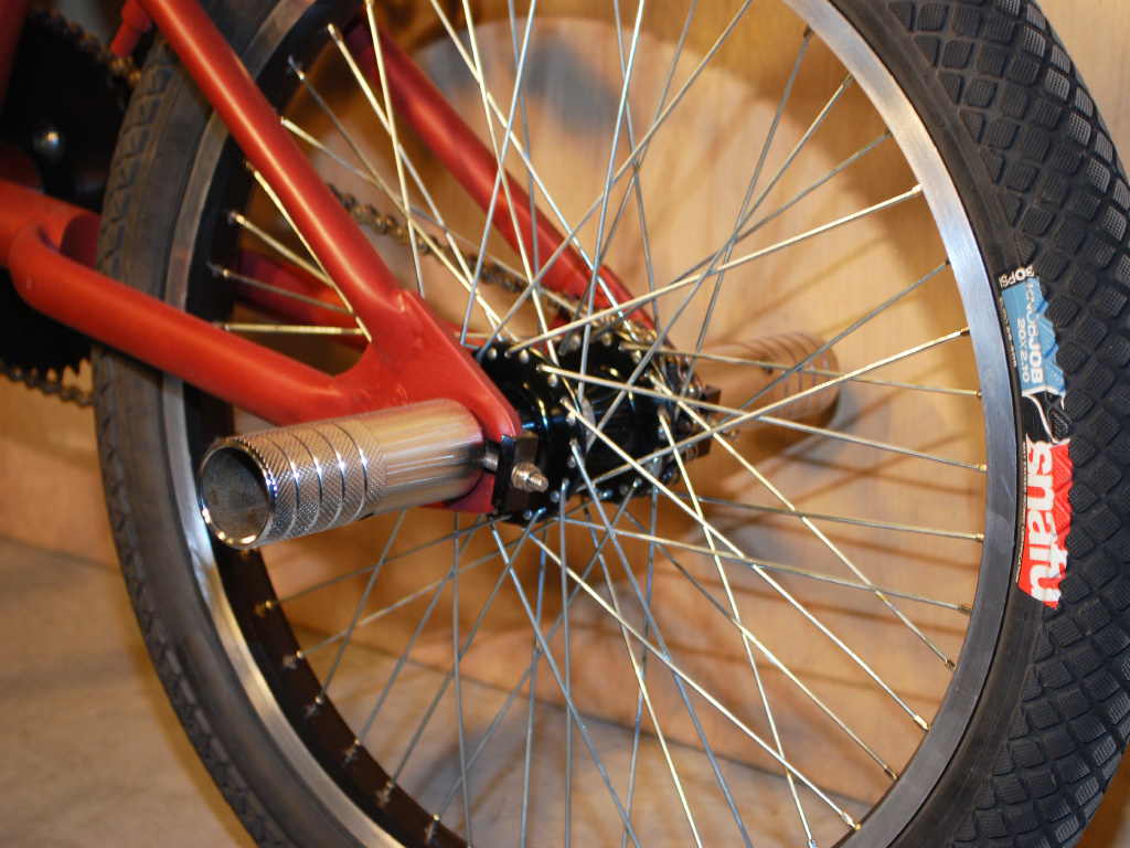 EStyle Electric BMX - foot pegs